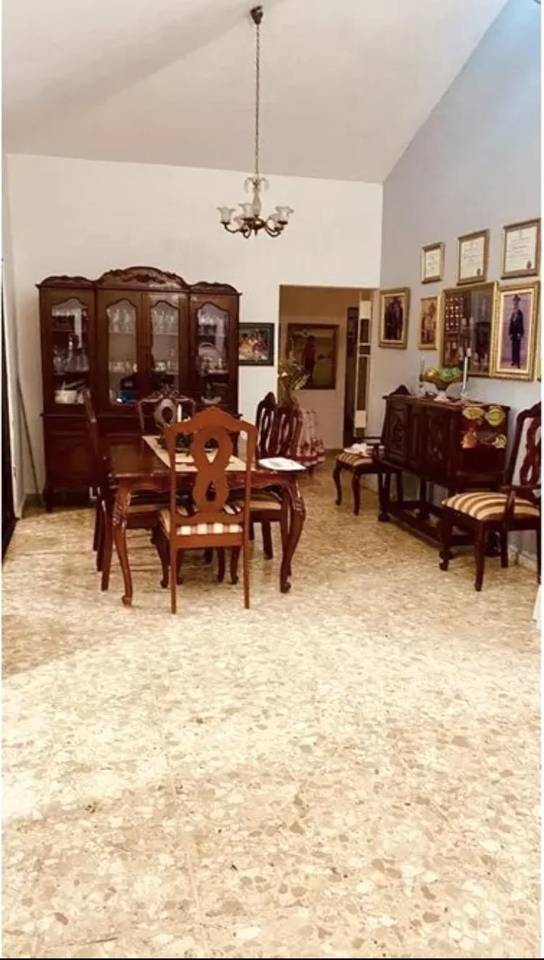 Casa en ensanche Julieta, ubicación excelente para vivienda, oficina o para construcción