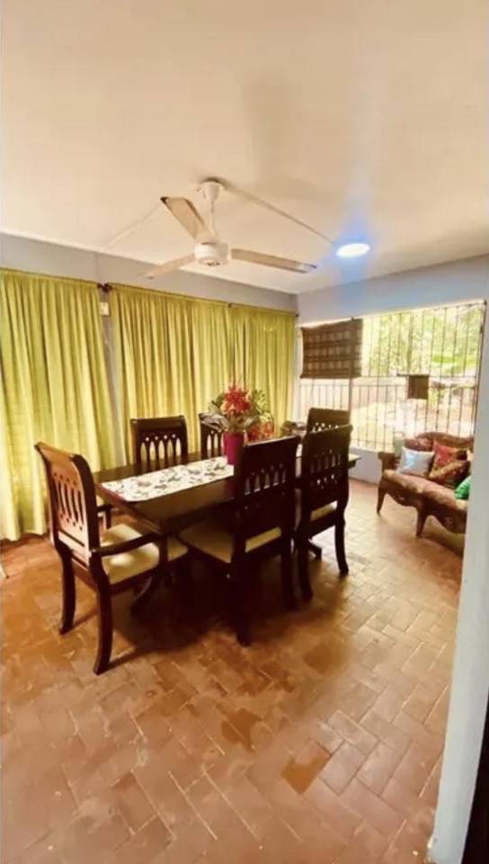Casa en ensanche Julieta, ubicación excelente para vivienda, oficina o para construcción
