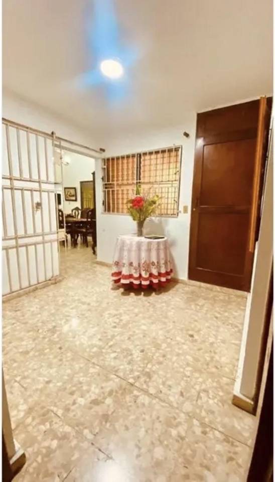 Casa en ensanche Julieta, ubicación excelente para vivienda, oficina o para construcción