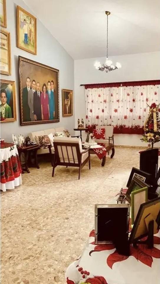 Casa en ensanche Julieta, ubicación excelente para vivienda, oficina o para construcción