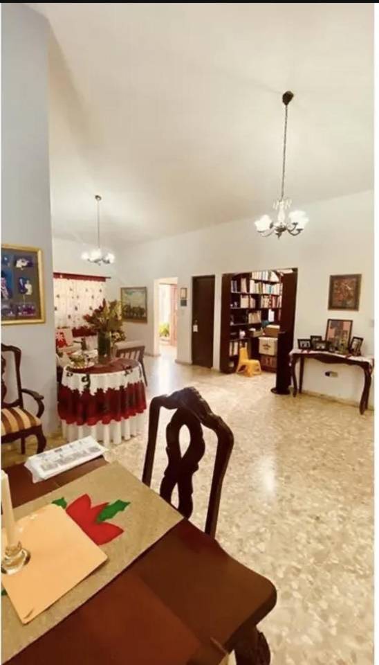 Casa en ensanche Julieta, ubicación excelente para vivienda, oficina o para construcción