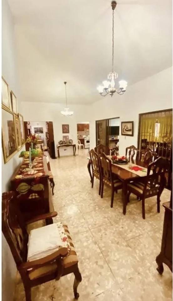 Casa en ensanche Julieta, ubicación excelente para vivienda, oficina o para construcción