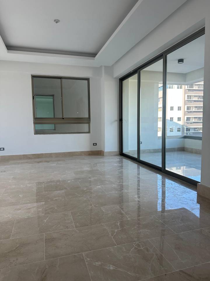Apartamento en alquiler con estudio en Los Cacicazgos, torre moderna.