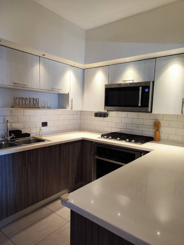 Bella Vista, Apartamento en Alquiler, Amplio y confortable finamente amueblado.
