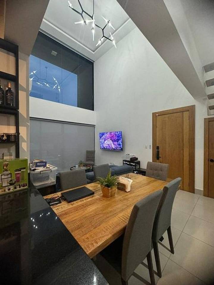 Penthouse de Lujo en La Vega con Terraza Amplia, 3 Baños y Seguridad 24/7 – US$270,000