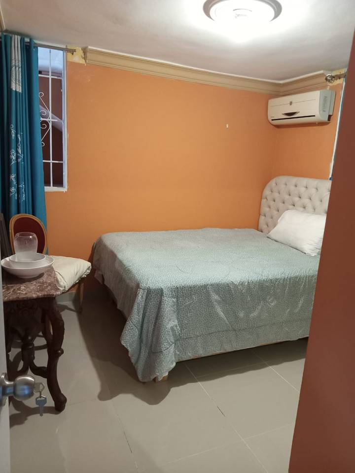 Casa de dos Niveles en Ciudad Satelite Santo Domingo Oeste