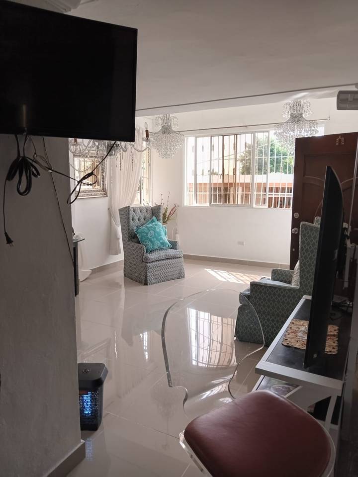 Casa de dos Niveles en Ciudad Satelite Santo Domingo Oeste