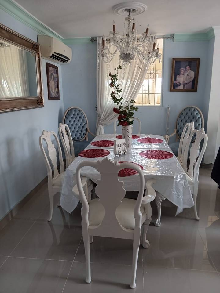 Casa de dos Niveles en Ciudad Satelite Santo Domingo Oeste