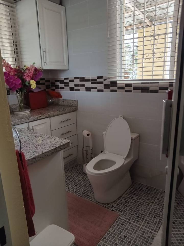 Casa de dos Niveles en Ciudad Satelite Santo Domingo Oeste