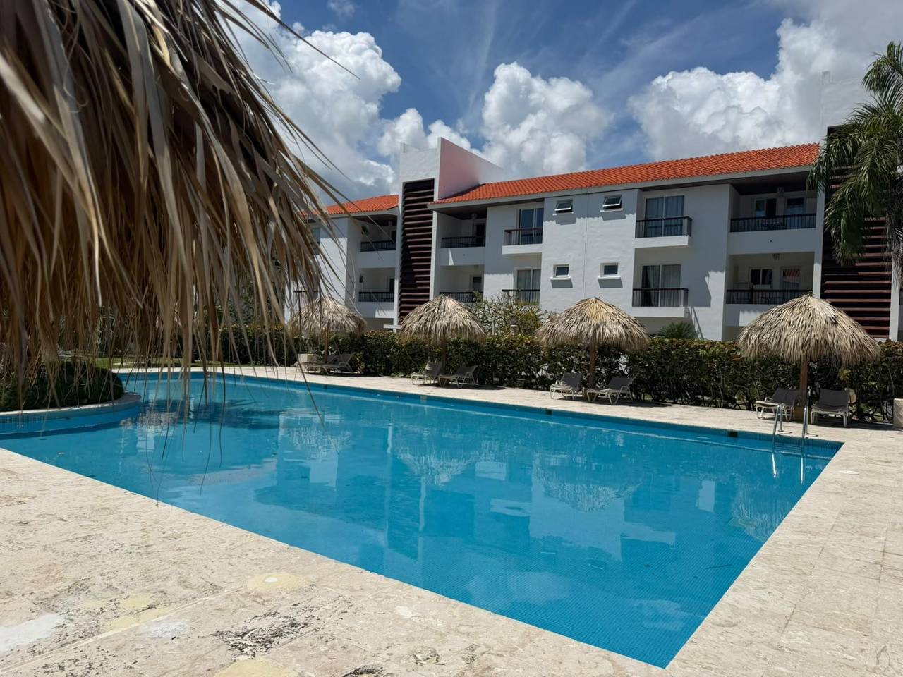 Apartamento en White Sands, Punta Cana, con jacuzzi privado, acceso a la playa, piscina y excelente ubicación en Bávaro.
