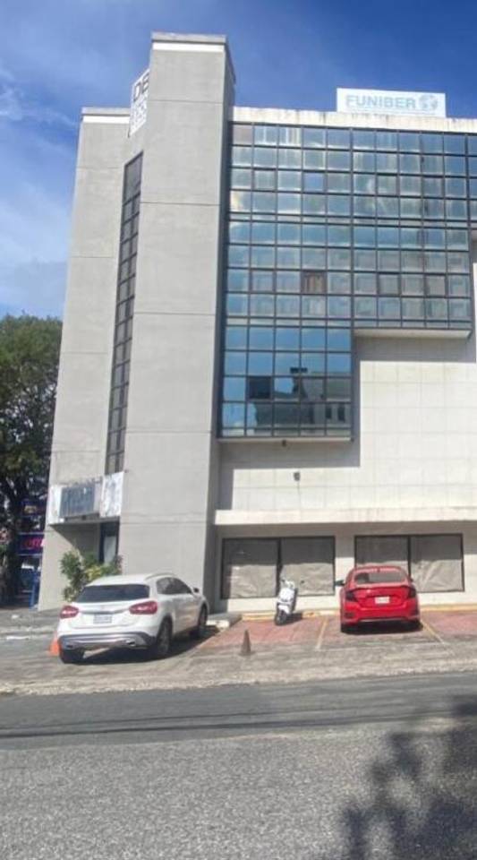 Venta de edificio corporativo ubicado en Santo Domingo