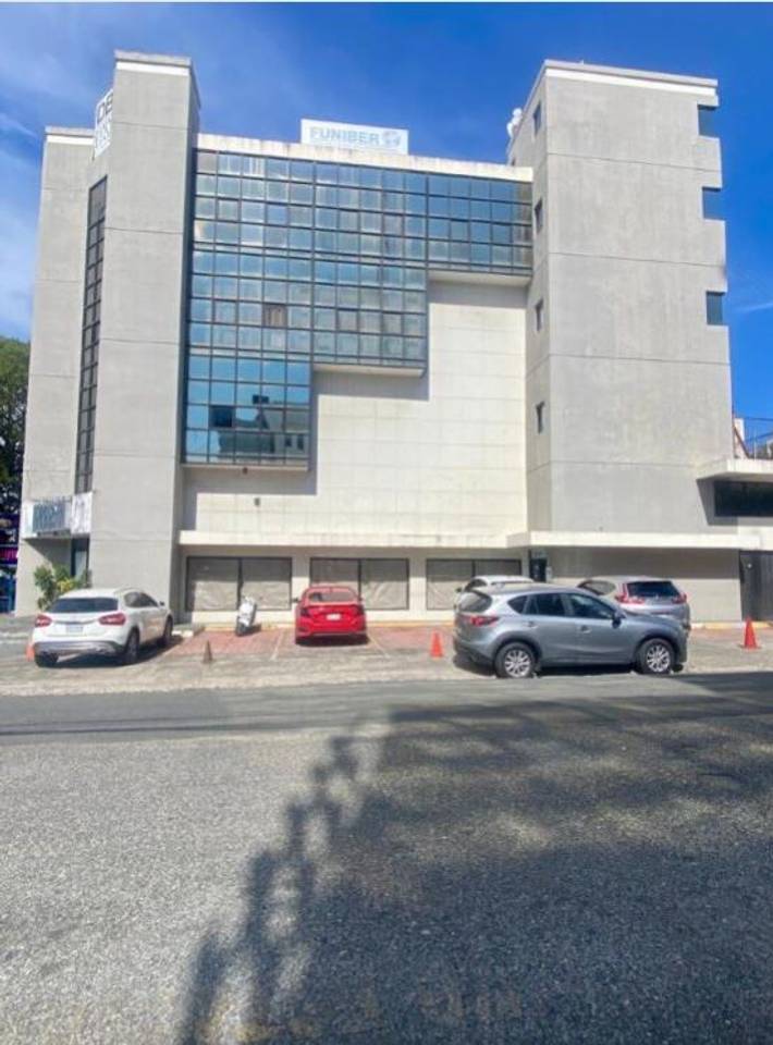 Venta de edificio corporativo ubicado en Santo Domingo