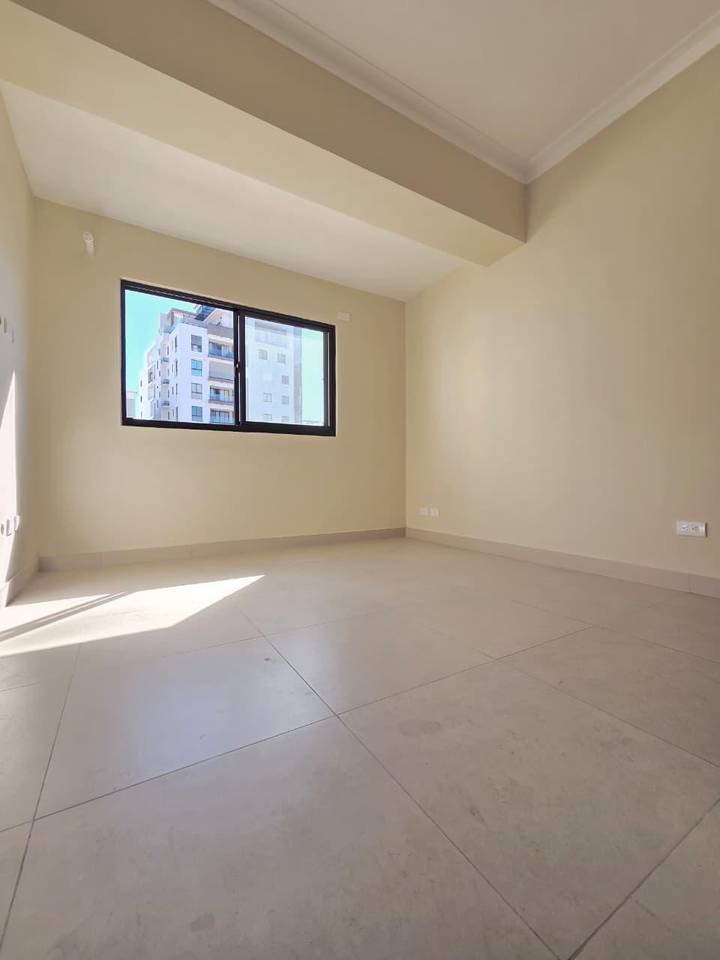 SELLING APARTMENT IN EVARISTO MORALES BRAND NEW. 2