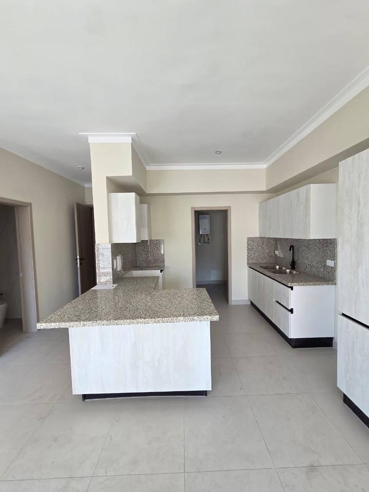 SELLING APARTMENT IN EVARISTO MORALES BRAND NEW. 5