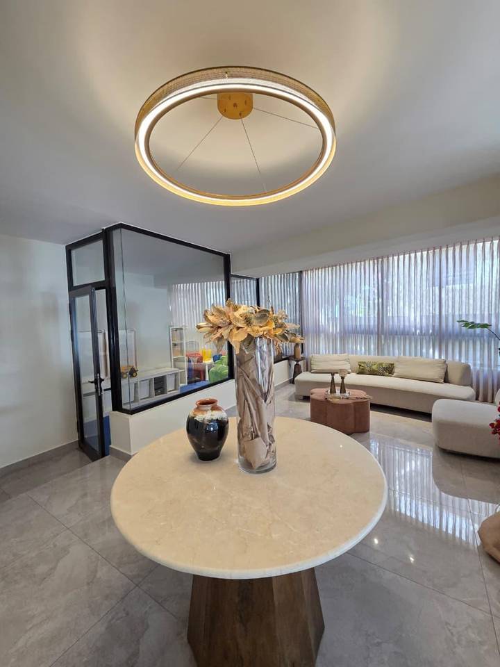 SELLING APARTMENT IN EVARISTO MORALES BRAND NEW.