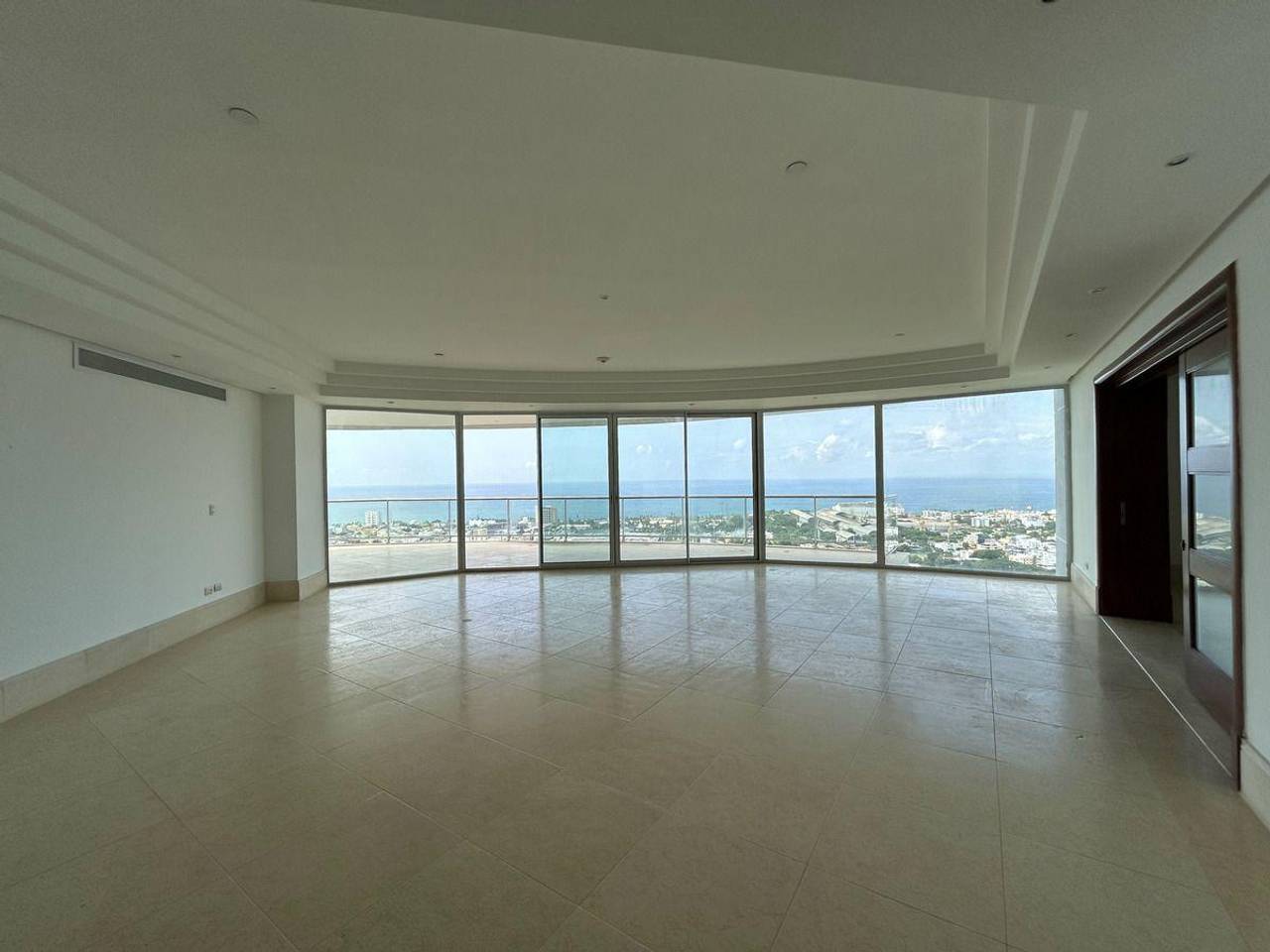 Los Cacicazgos, en alquiler apartamento amplio en torre moderna.