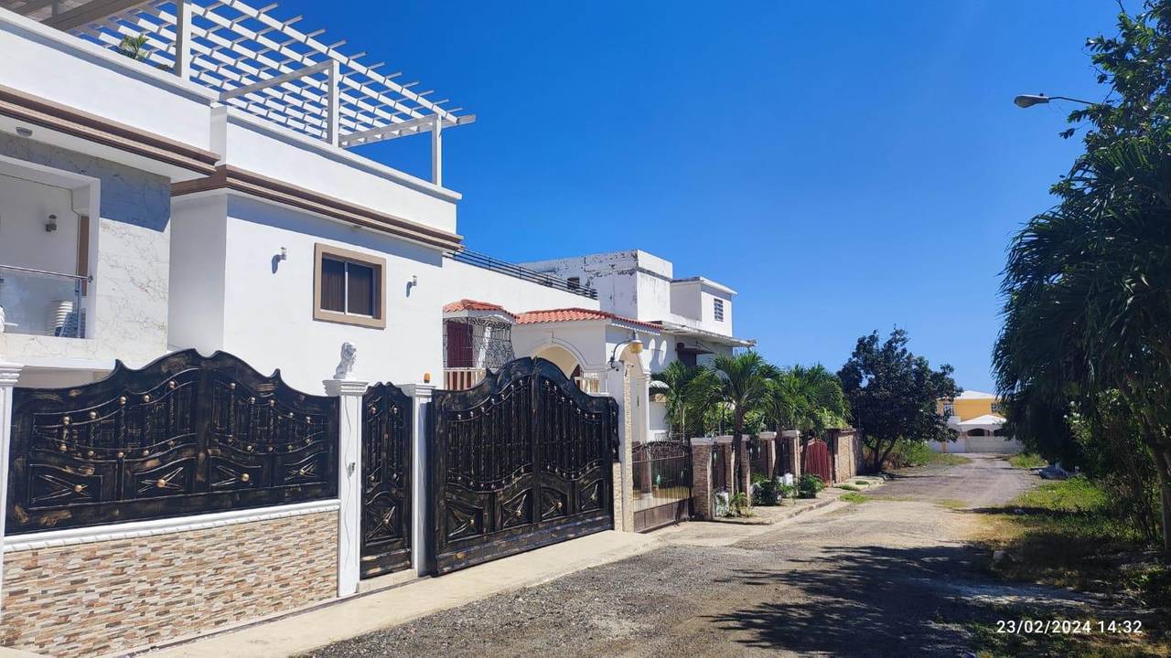 Venta de terreno de 300mts² en Cabamar ideal para construcción de villa cerca de la playa.
