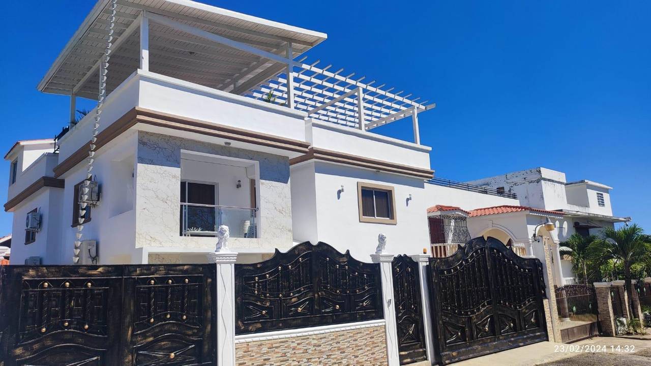 Venta de terreno de 300mts² en Cabamar ideal para construcción de villa cerca de la playa.