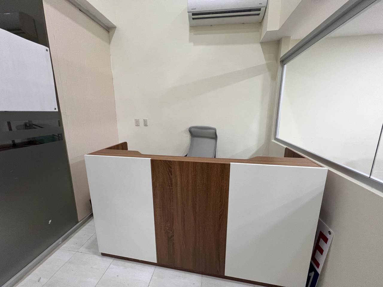 Sale of furnished commercial space Malecón Center RD$8,500,000 2