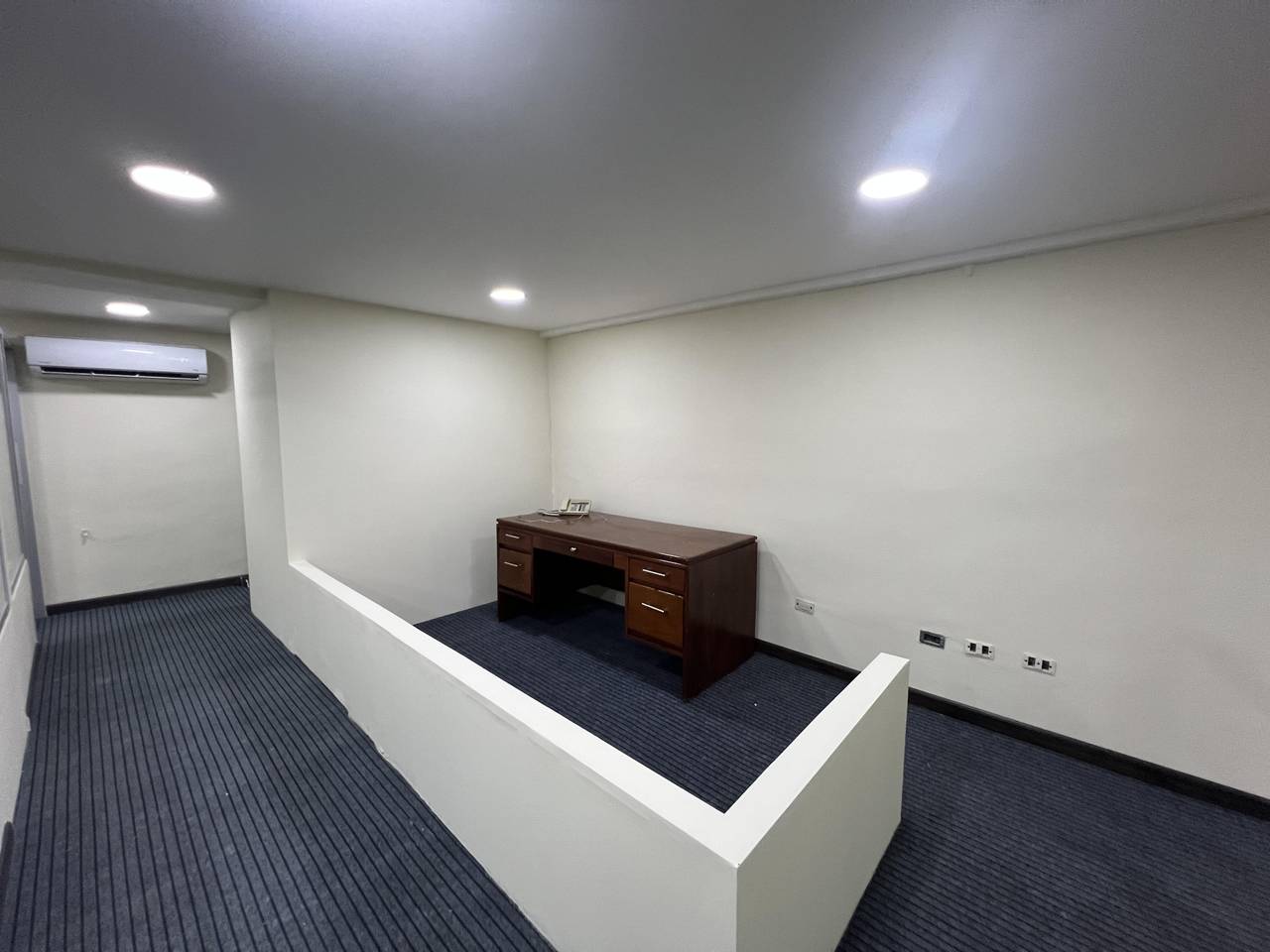 Sale of furnished commercial space Malecón Center RD$8,500,000 5