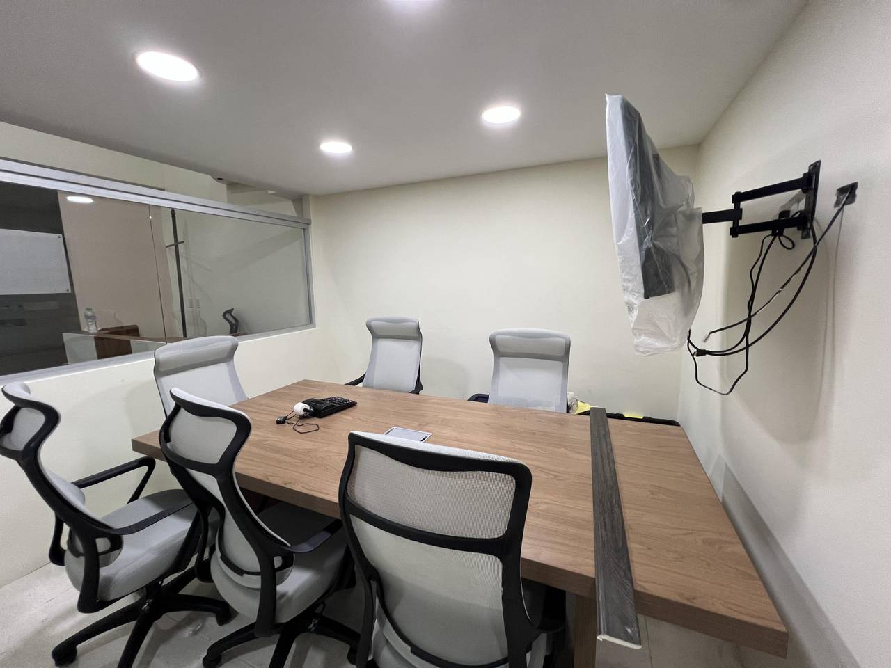 Sale of furnished commercial space Malecón Center RD$8,500,000