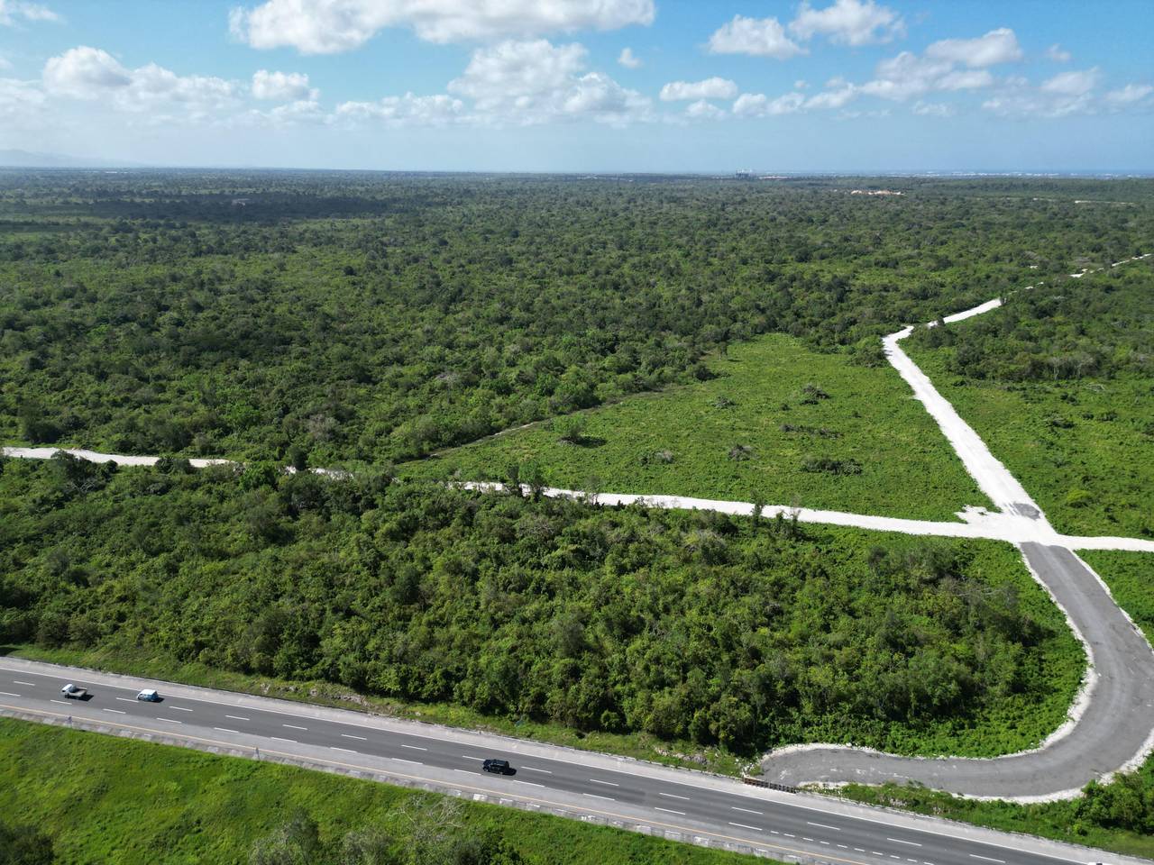 Land on Coral Highway - 18,000 m2 4