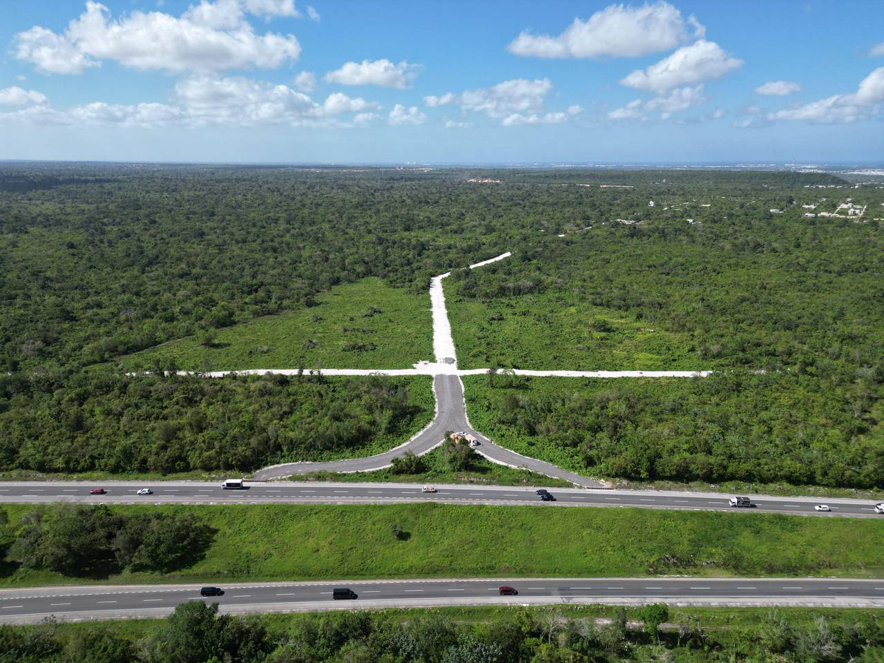 Land on Coral Highway - 18,000 m2 3