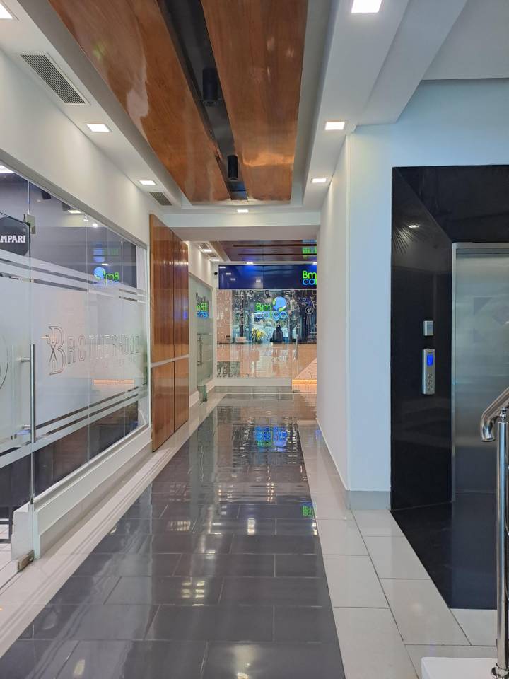 Locales Comerciales en venta en Santo Domingo D.N., 251 m²