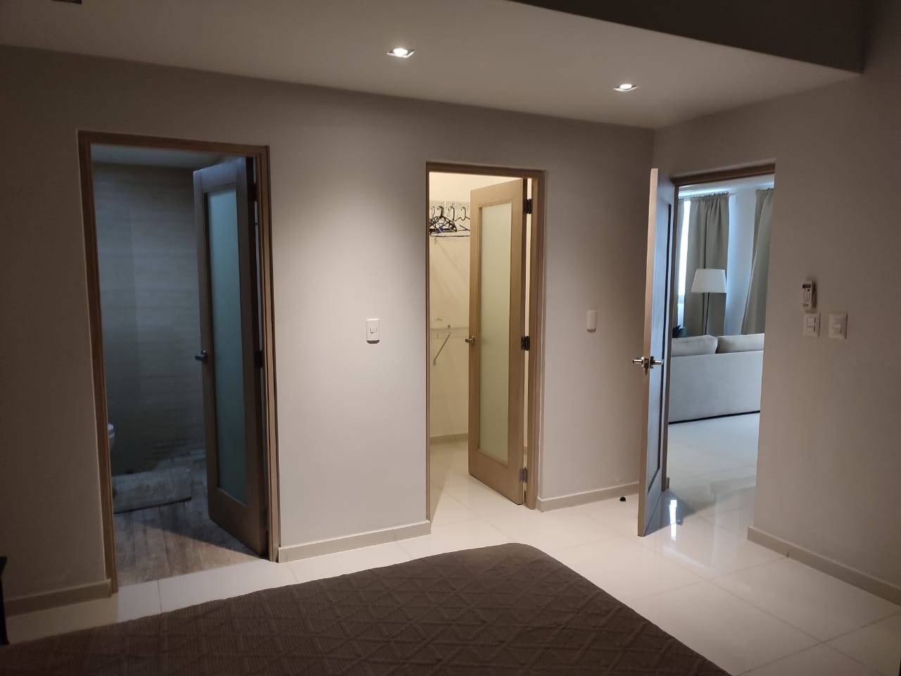 Apartamento Amueblado En Alquiler En Prestigioso Sector De Santo Domingo.