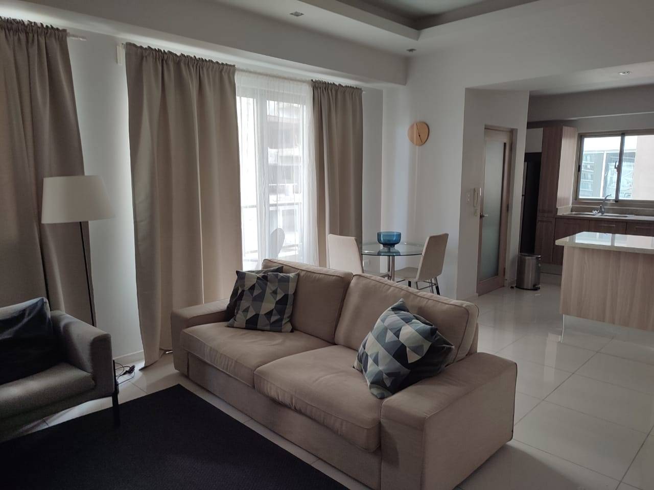 Apartamento Amueblado En Alquiler En Prestigioso Sector De Santo Domingo.