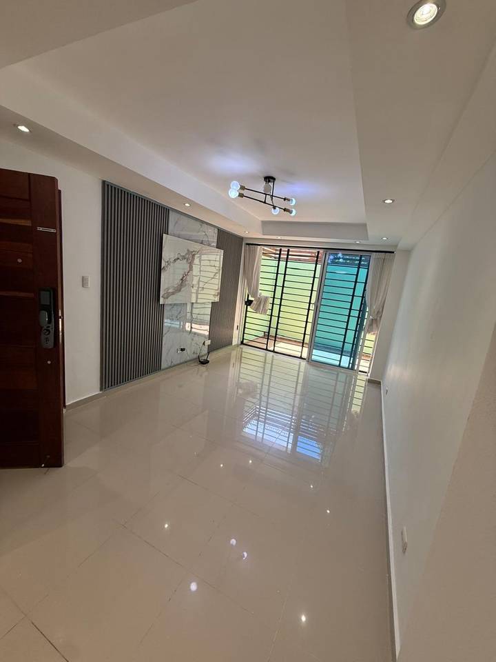 Amplio Apartamento en venta en Los Restauradores