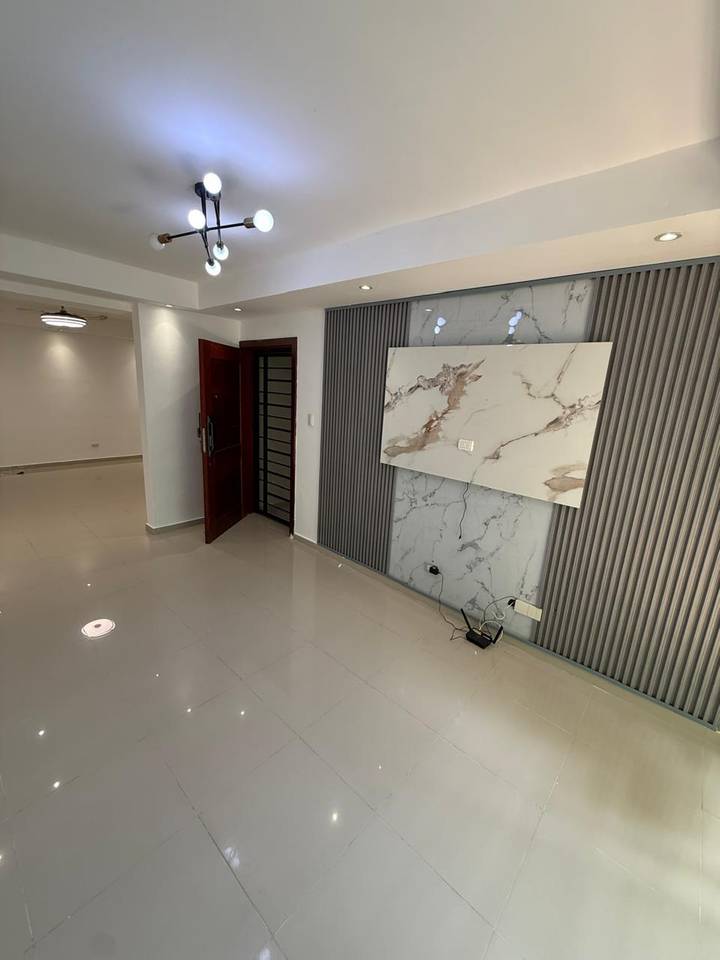 Amplio Apartamento en venta en Los Restauradores