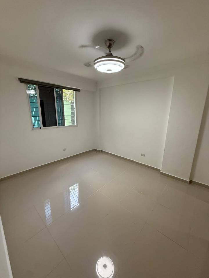 Amplio Apartamento en venta en Los Restauradores