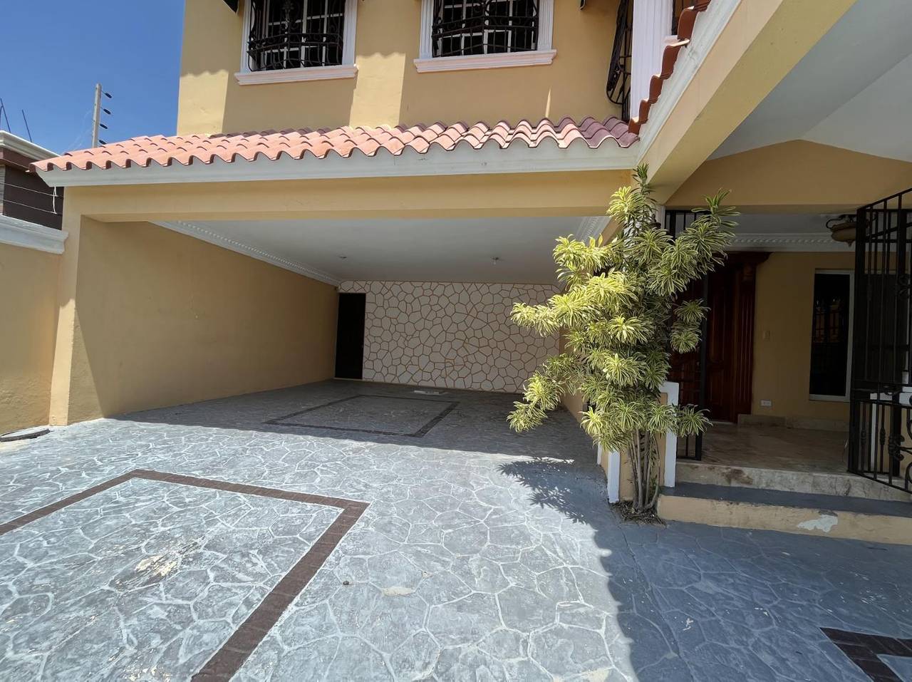 Casa 2 niveles con piscina - Mirador del Oeste, Haina