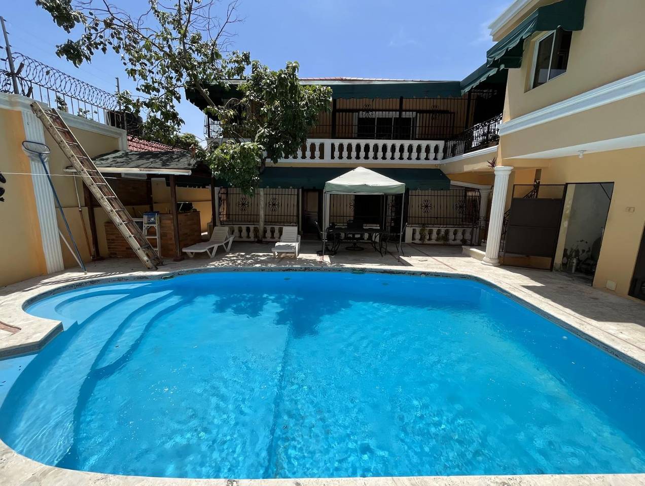 Casa 2 niveles con piscina - Mirador del Oeste, Haina