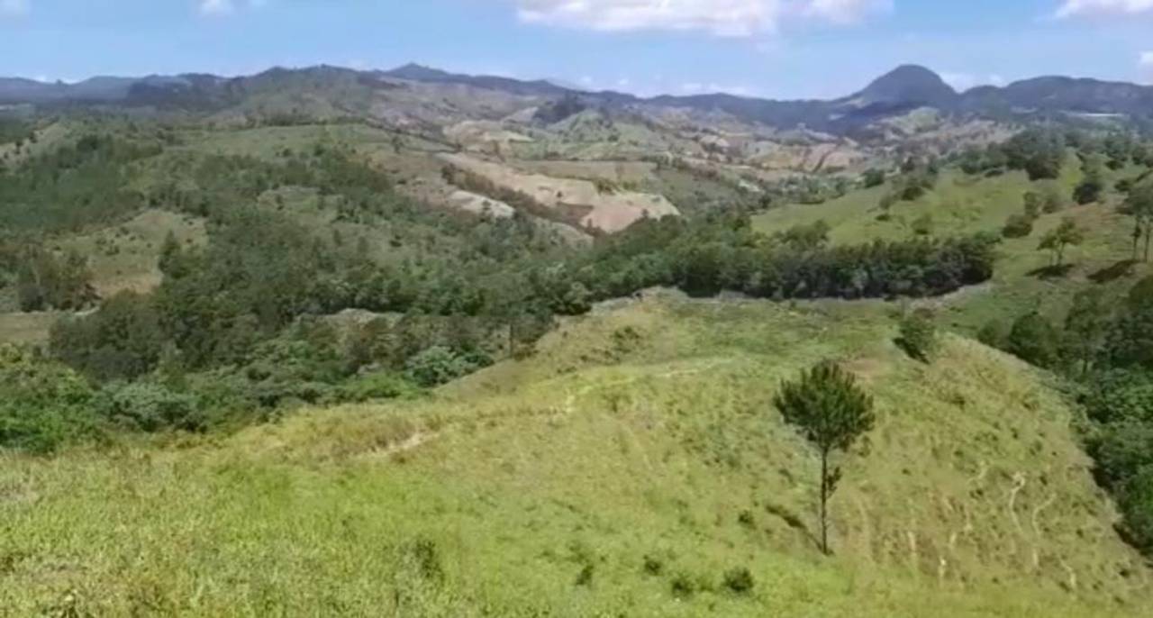 Venta de Productiva Finca con río en Jarabacoa