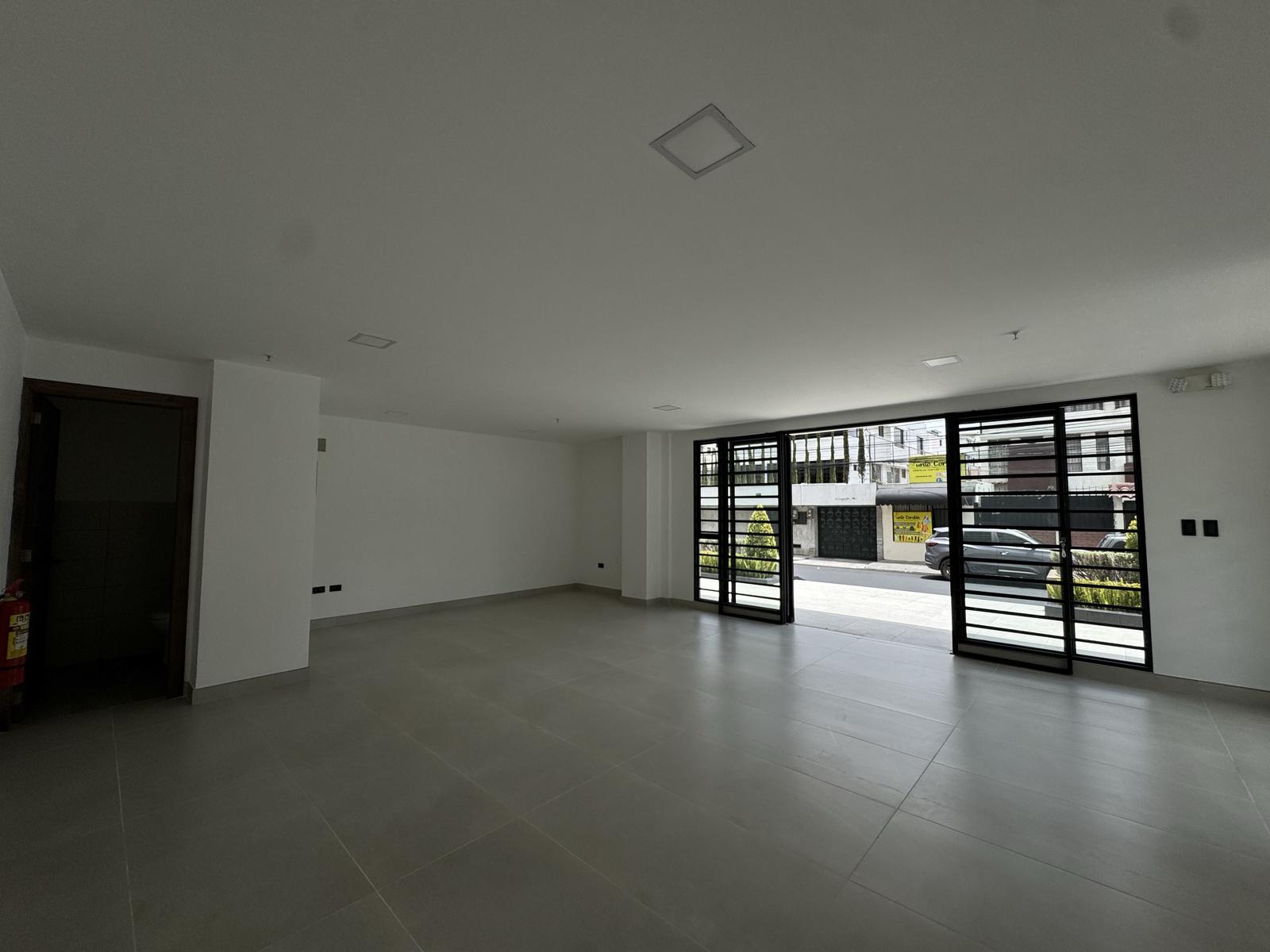 Local for rent in Pichincha | Quito | Centro Norte, Local Comercial en Renta | Edificio Modigliani V | Cerca de El Quicentro Norte, 47 m²