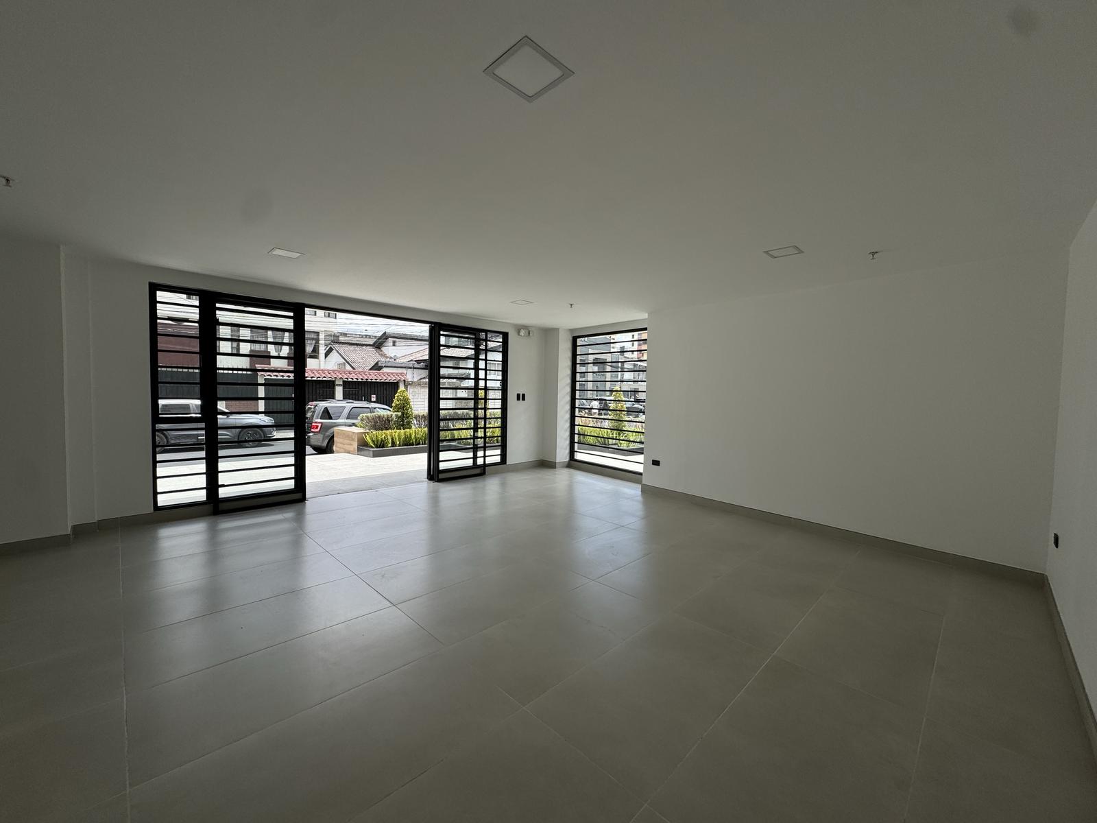 Local for rent in Pichincha | Quito | Centro Norte, Local Comercial en Renta | Edificio Modigliani V | Cerca de El Quicentro Norte, 47 m²