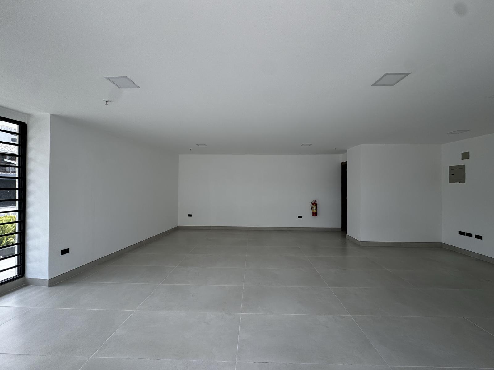 Local for rent in Pichincha | Quito | Centro Norte, Local Comercial en Renta | Edificio Modigliani V | Cerca de El Quicentro Norte, 47 m²
