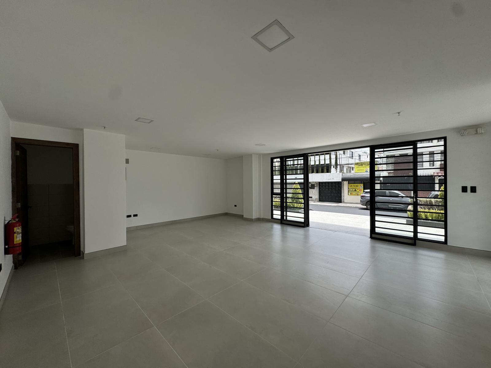 Local for rent in Pichincha | Quito | Centro Norte, Local Comercial en Renta | Edificio Modigliani V | Cerca de El Quicentro Norte, 47 m²