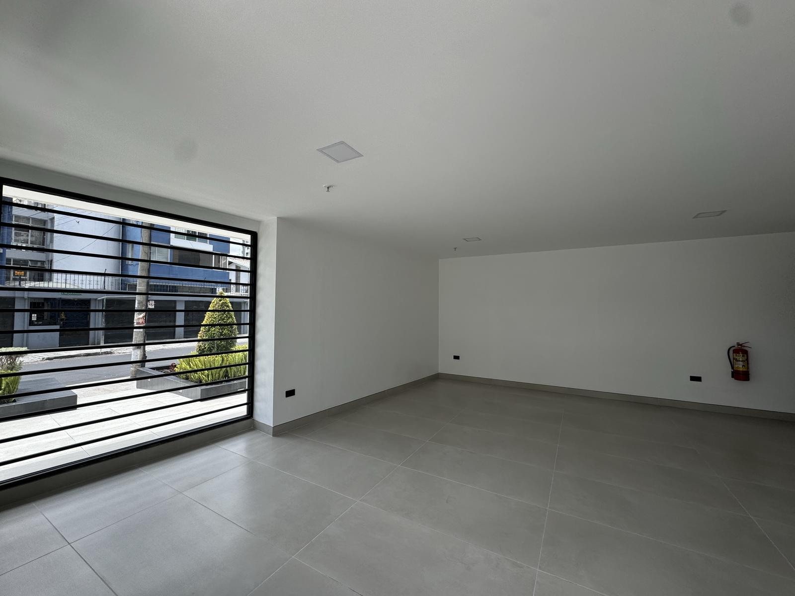 Local for rent in Pichincha | Quito | Centro Norte, Local Comercial en Renta | Edificio Modigliani V | Cerca de El Quicentro Norte, 47 m²