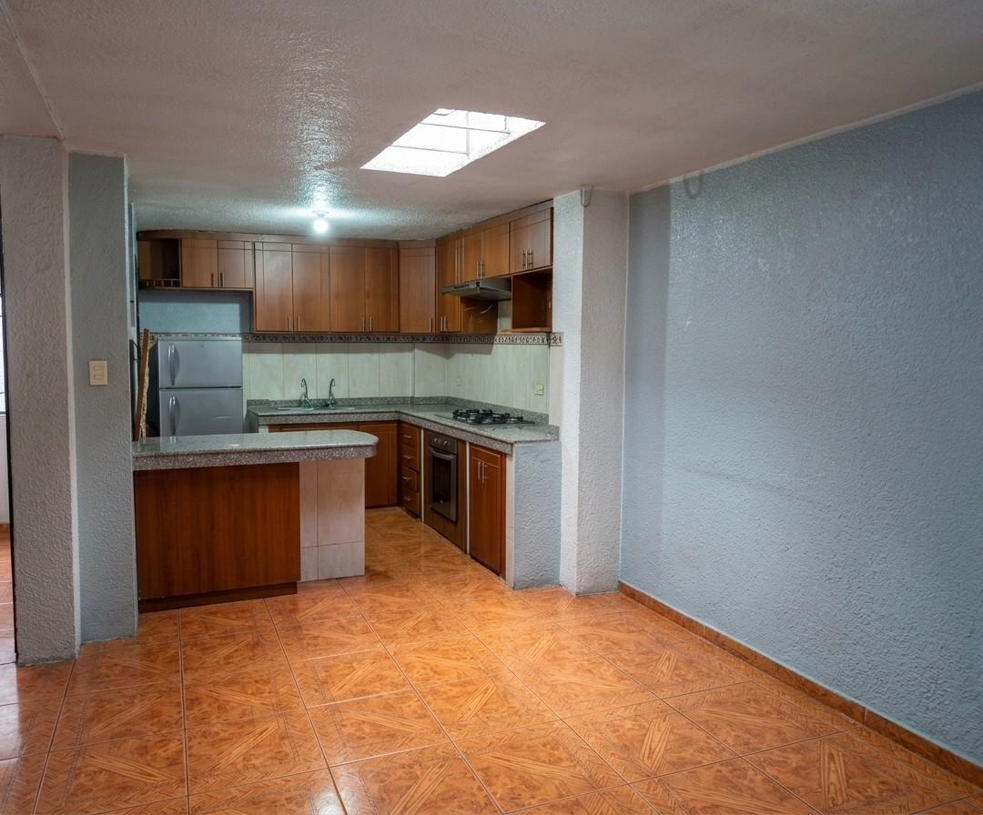 Local en alquiler en Pichincha | Quito | Carapungo, Av. Padre Luis Vaccari - Entrada a Carapungo, 180 m²