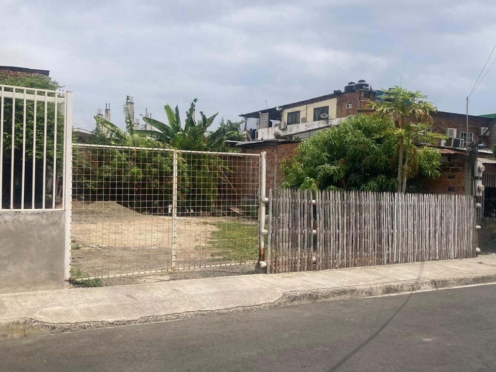 Terreno de 185 m² en venta con todos los servicios – Primero de Mayo, Portoviejo