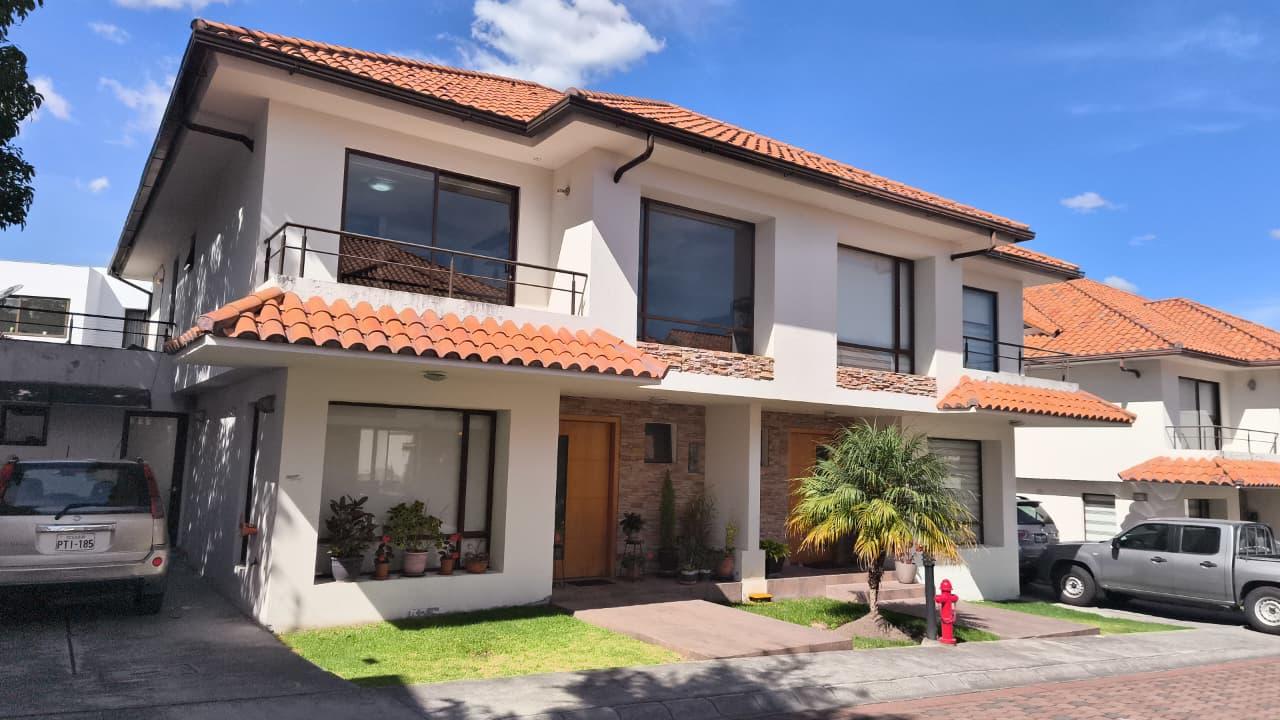 Casa en venta 214m2 3 habitaciones sector Tanda