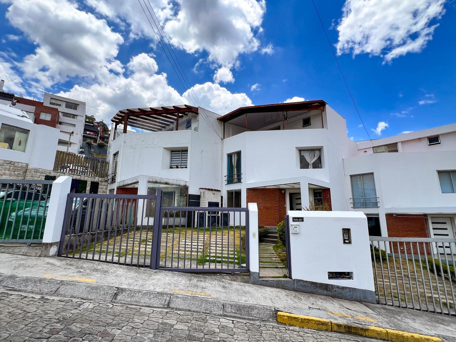 CASA EN VENTA 208 m² - PINAR ALTO