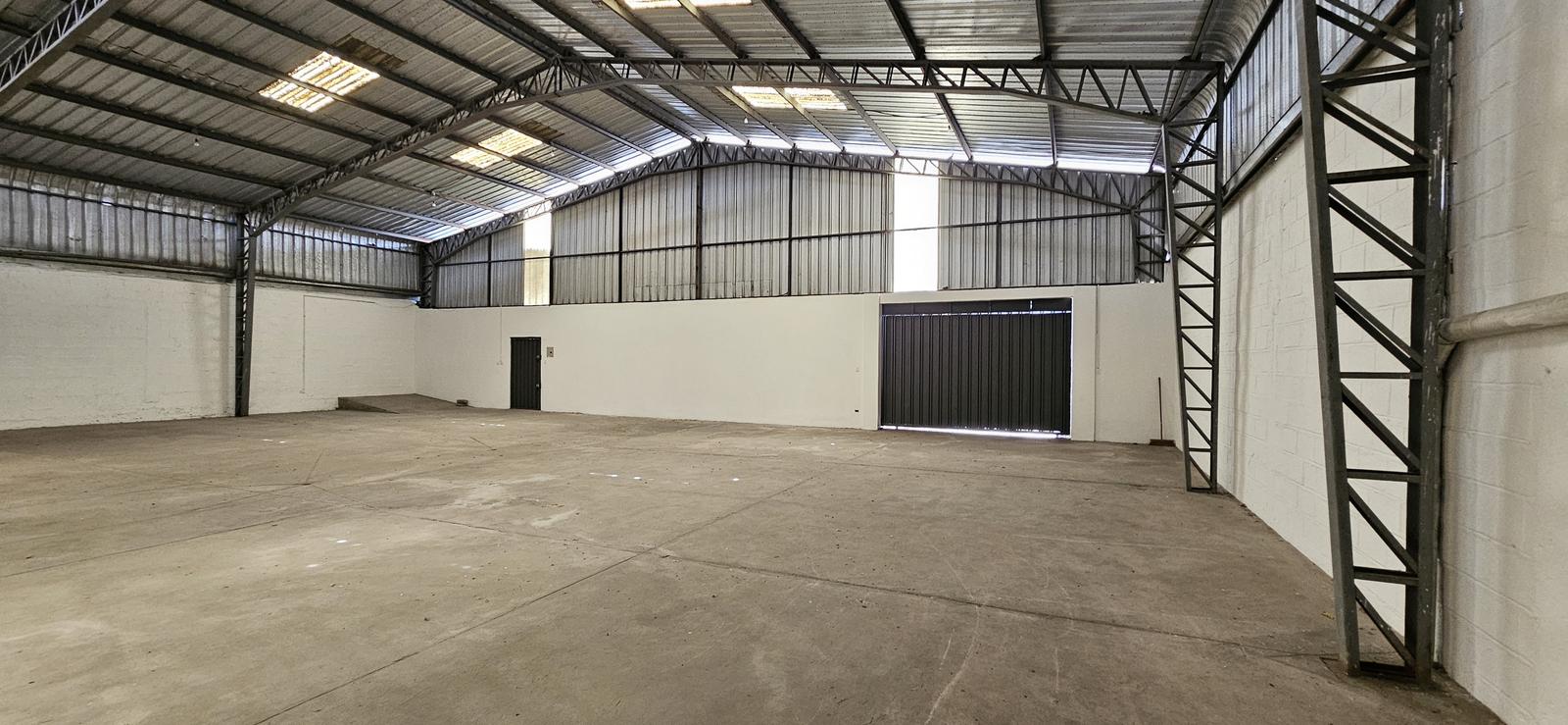 GALPÓN CON OFICINAS EN VENTA | SAN ISIDRO DEL INCA, QUITO