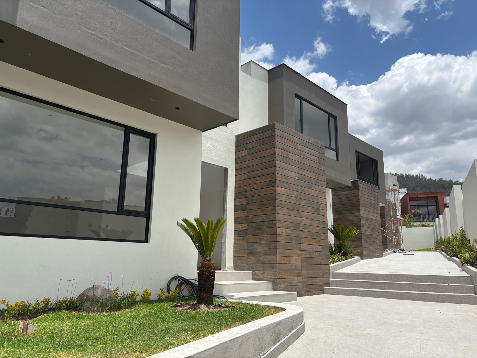 Casa moderna de 3 dormitorios en venta – San Juan Alto de Cumbayá