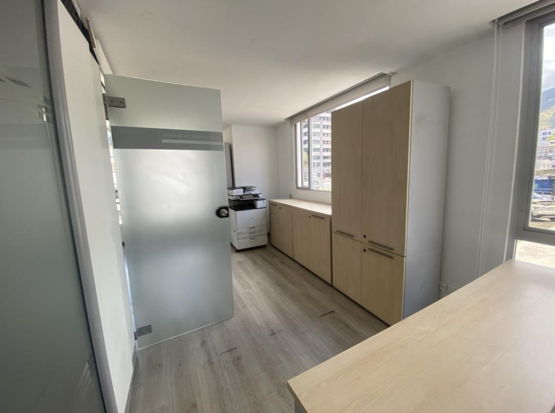 Oficina en venta en Pichincha | Quito | La Colón, La Pinta, Frente a La Embajada de España, 80 m²