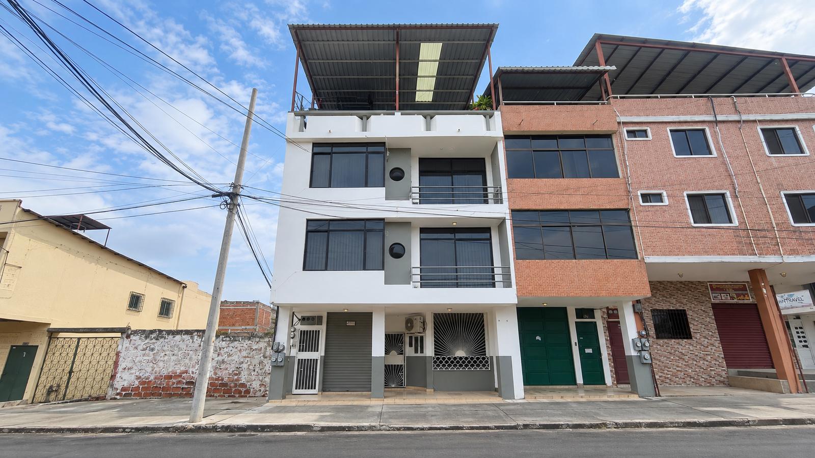 Edificio Comercial en Centro de Manta