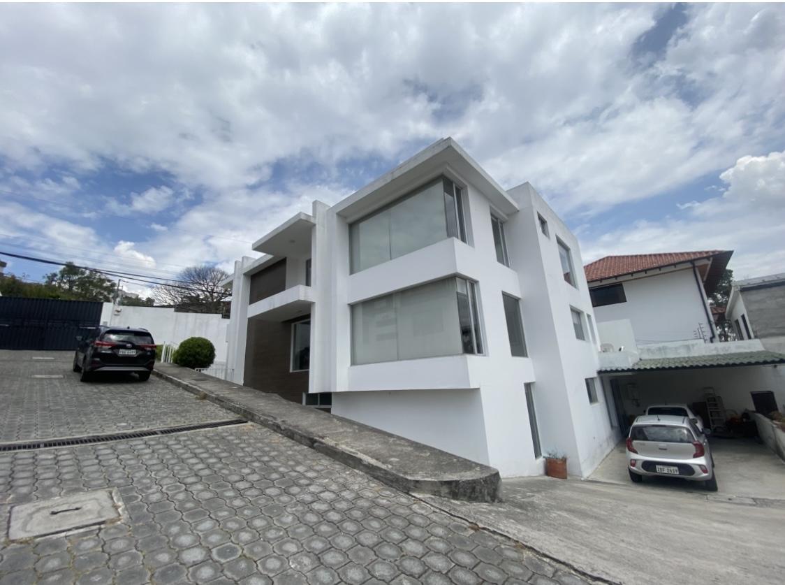 Casa en venta en Pichincha | Quito | Carcelén, CASA EN VENTA,PASAJE JERVIS CAMACHO, CARCELÉN, 416 m²